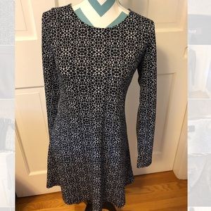 Black and white circle patterned women’s dress